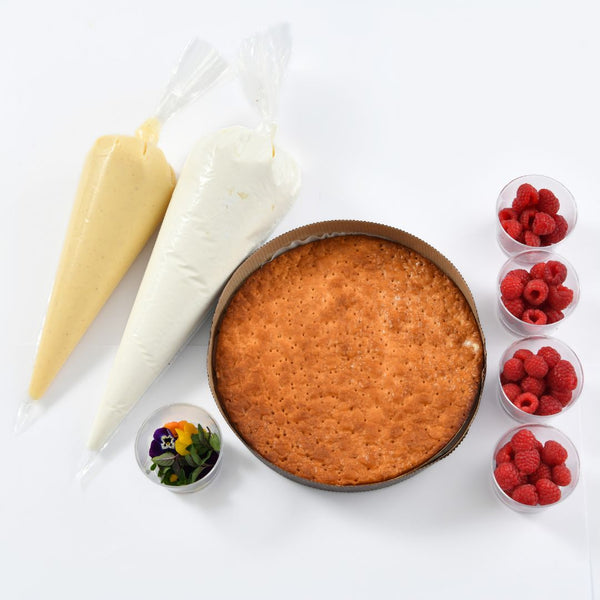 - Tarta de Milhojas con crema, frambuesas y flores -