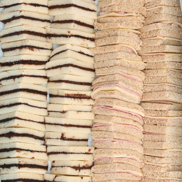 - Bandeja Mini sándwiches Nutella y Jamón y Queso -