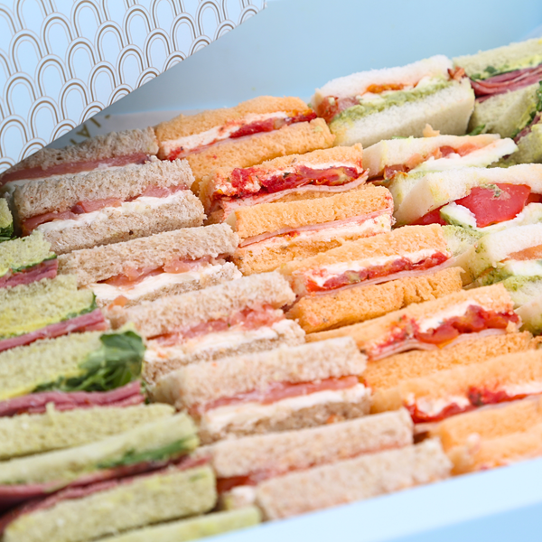 Bandeja de sándwiches dobles premium