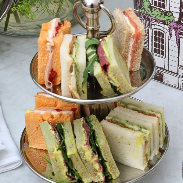 Bandeja de sándwiches dobles premium