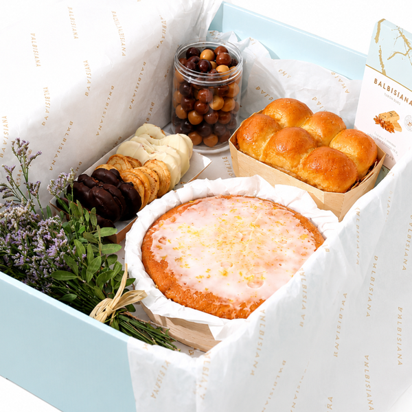 Caja Regalo de Flores y Dulces