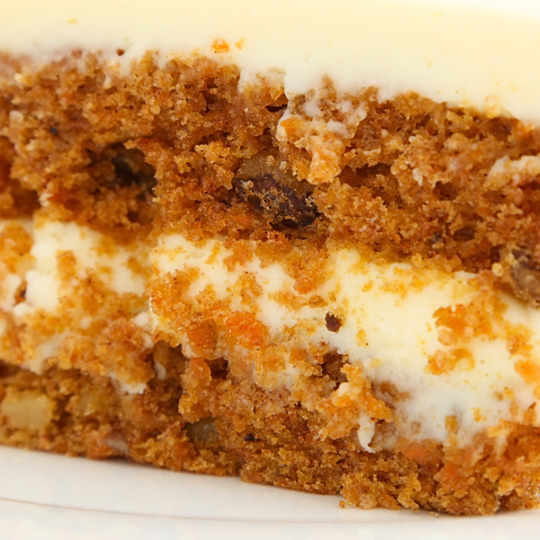 Tarta de dos pisos de Zanahoria flores y frutos rojos