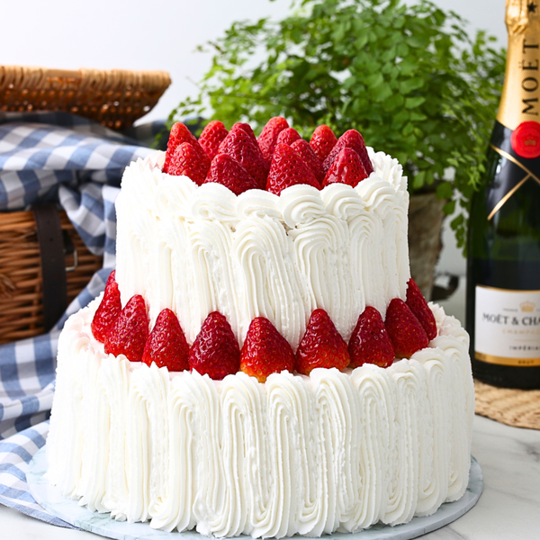 Tarta de dos pisos fresas con nata