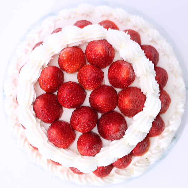 Tarta de dos pisos fresas con nata