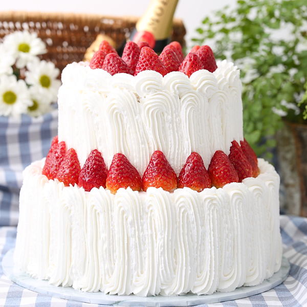 Tarta de dos pisos fresas con nata