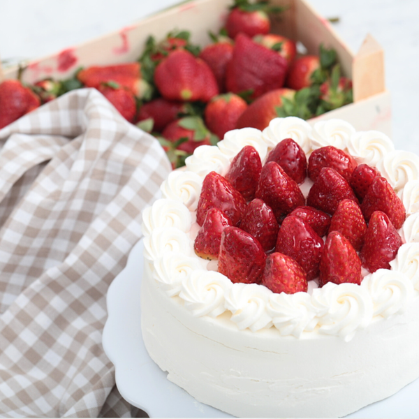 Tarta de fresas con nata