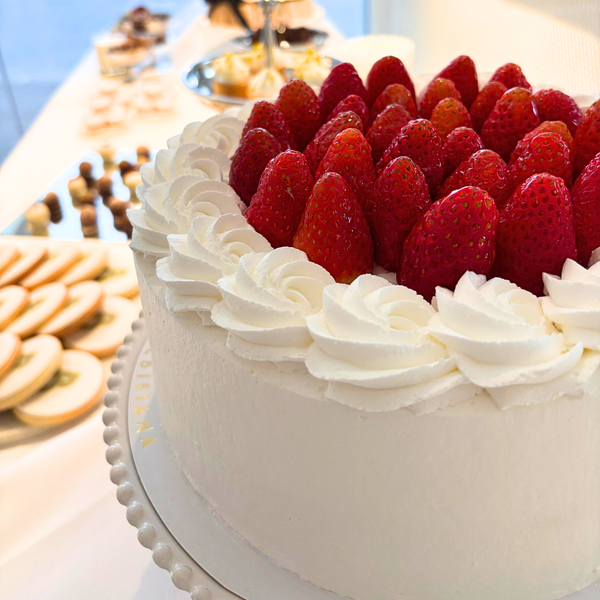 Tarta de fresas con nata
