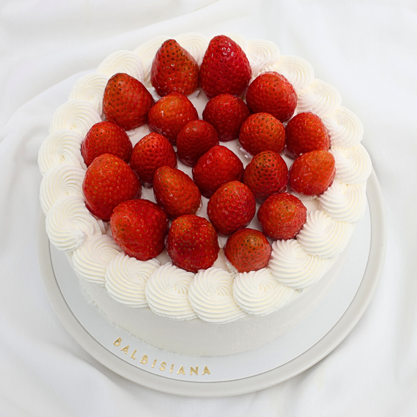 Tarta de fresas con nata