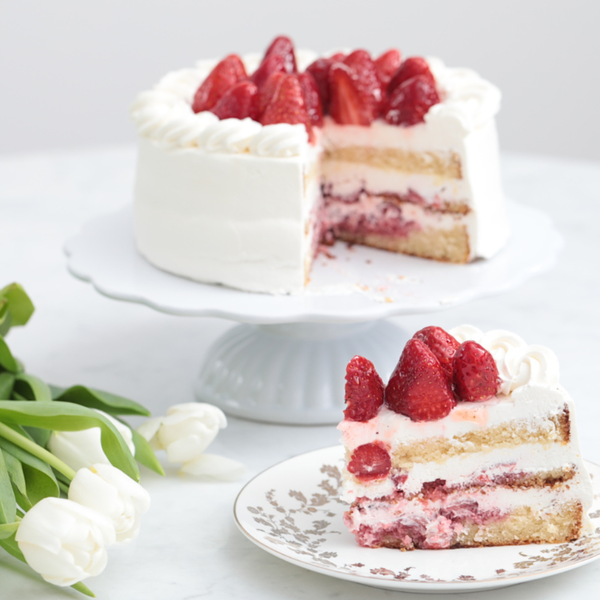 Tarta de fresas con nata