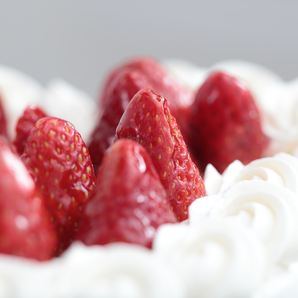 Tarta de fresas con nata