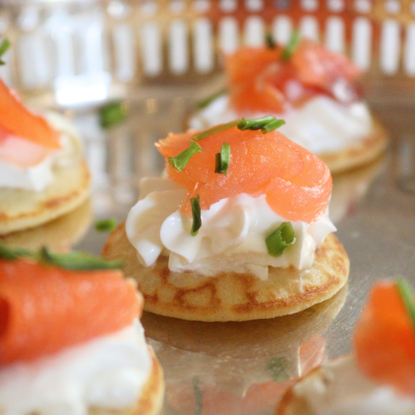 Bandeja Blinis de salmón