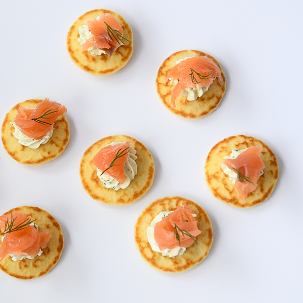 Bandeja Blinis de salmón